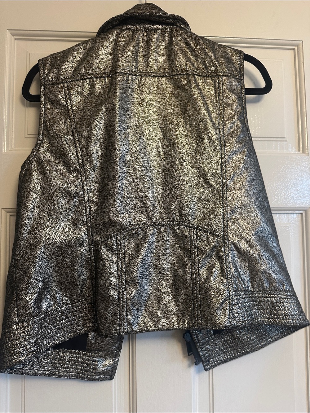 BCBGeneration Metallic Vest - Picture 3 of 5